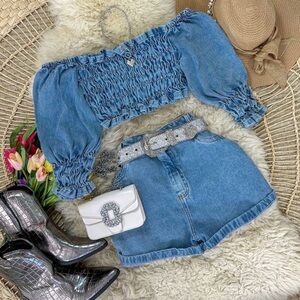 shorts and blouse set
Size Large